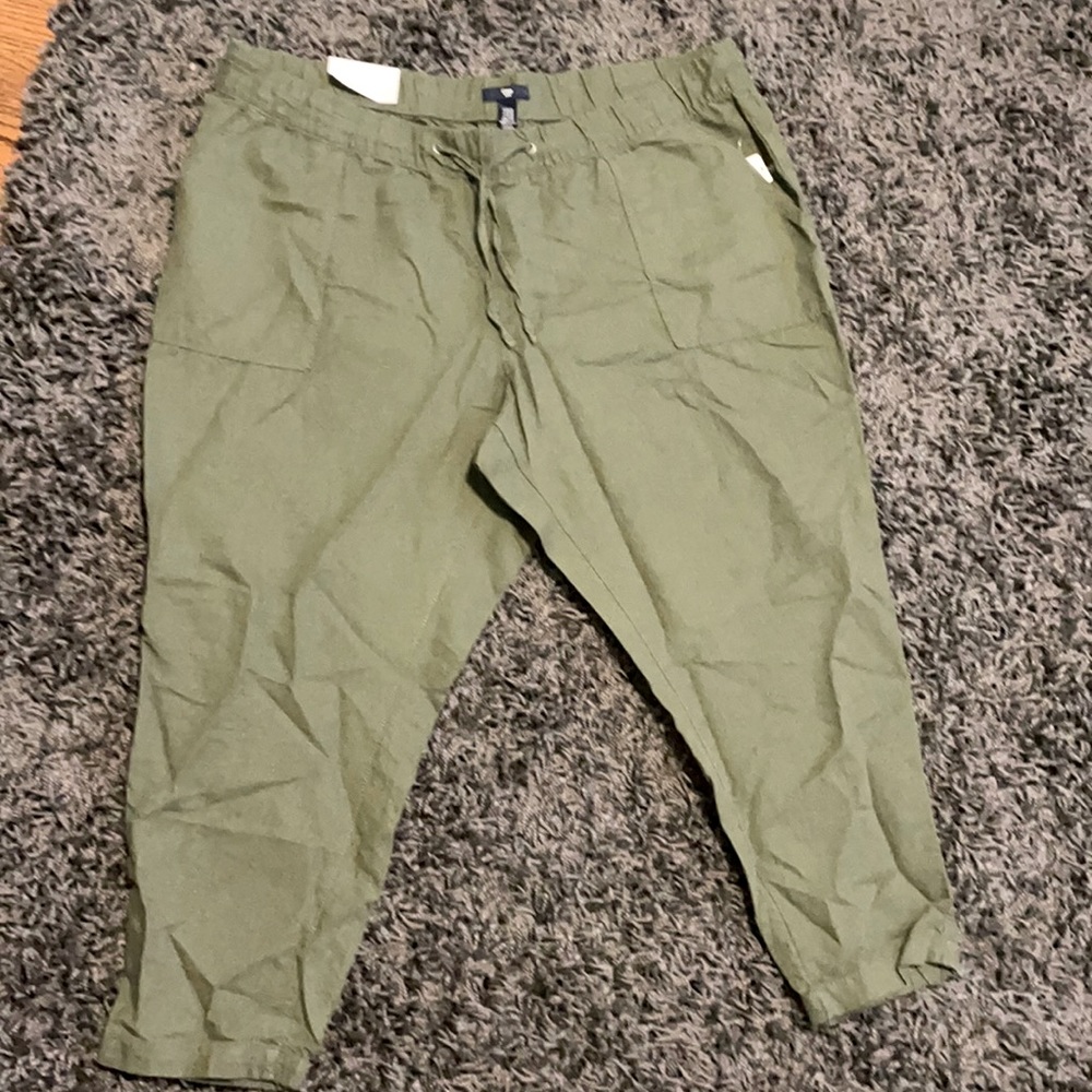 NWT GAP Army Green Linen Capris